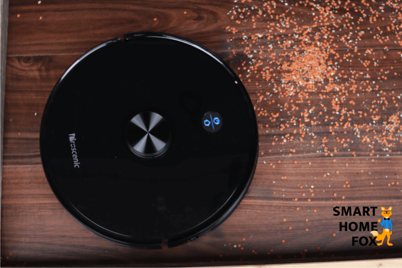 Grainy lentils can easily be scattered on hard floors by the rotating movement of the side brushes.